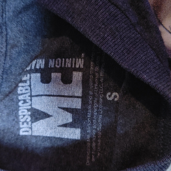 ❗$1 Bundled❗DESPICABLE ME Graphic Tee Shirt - Picture 5 of 5